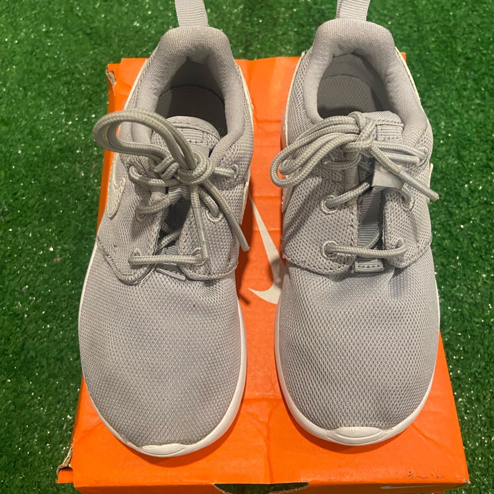 Nike sneakers (kids)